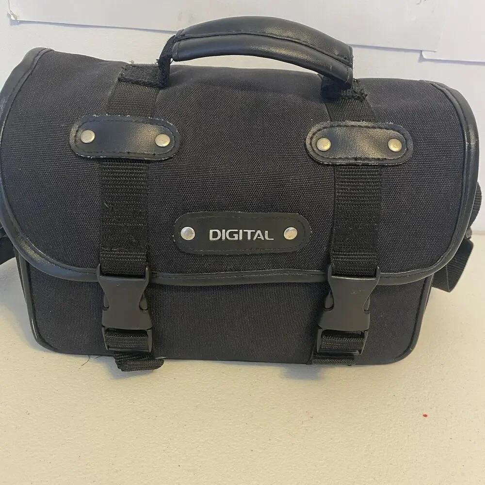 VTG RCA AutoShot Camcorder 300X Digital Zoom 5 Head Video W/ Case & Charger